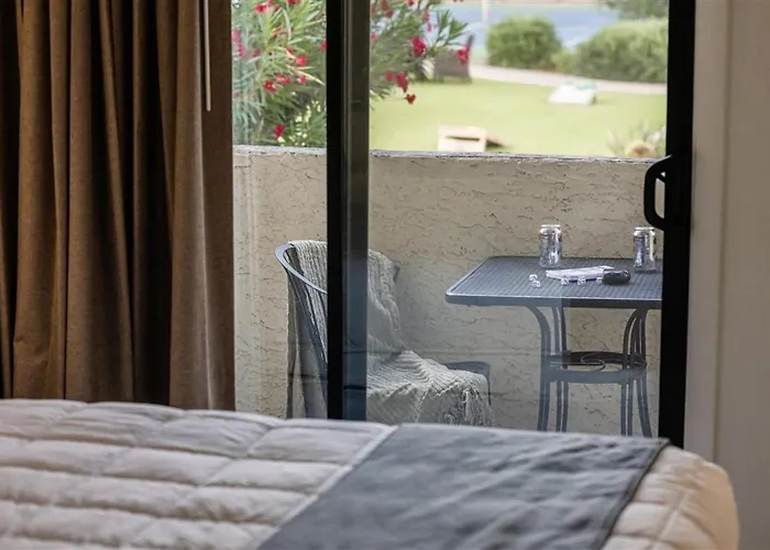 Apartment 129 Fully Furnished, Amenities Galore Scottsdale